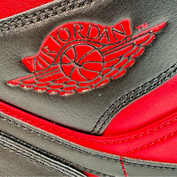 Men’s Nike Air Jordan 1 Mid Reverse BRED Black Red White Shoes 554724-660 - Picture 4 of 9